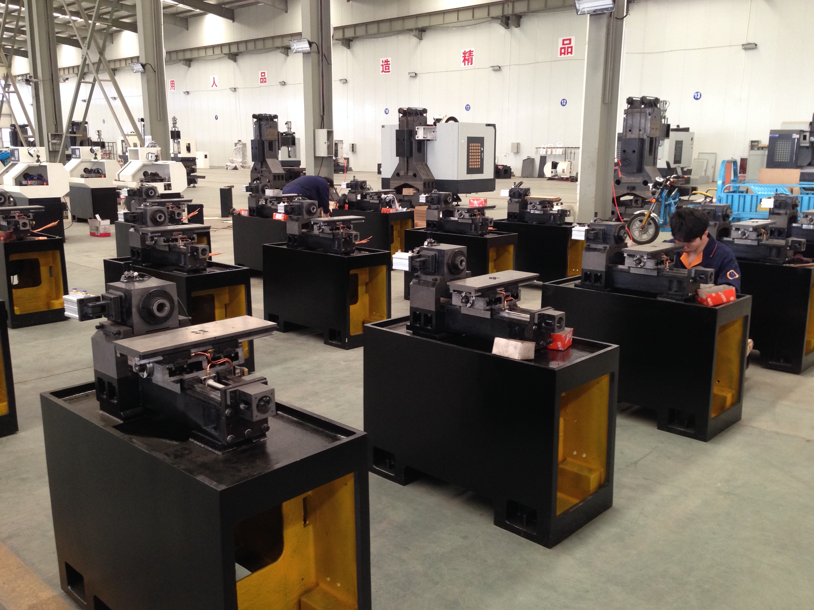 宇宙機(jī)床經(jīng)驗(yàn)豐富、工作嚴(yán)謹(jǐn)?shù)膬?yōu)秀裝配工人